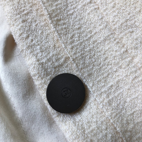 Vintage Chanel wool blazer - Picture 3 of 9